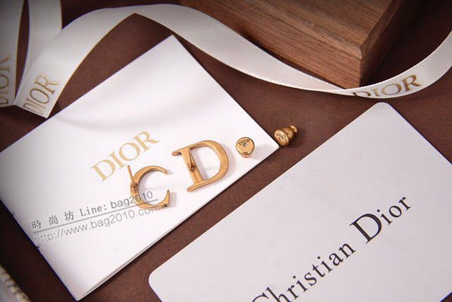 Dior飾品 迪奧經典熱銷新款金色復古字母CD耳釘耳環  zgd1169